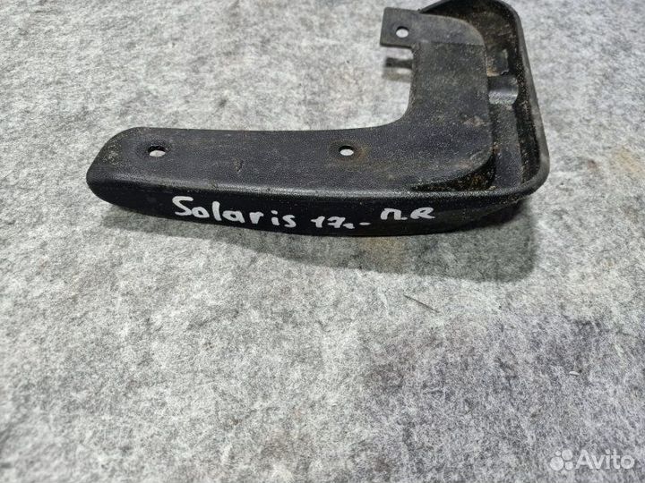 Брызговик передний правый Hyundai Solaris 2 HCR