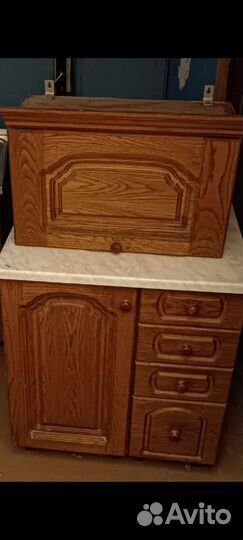 Кухонный гарнитур из натурального дерева б/ у
