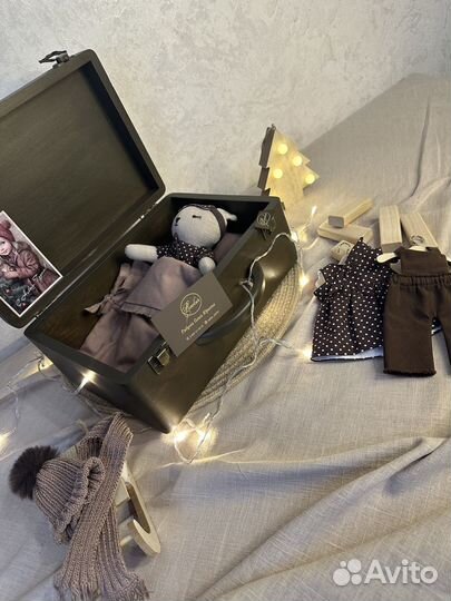 Мягкая игрушка ручной работы в подарочном чемодане