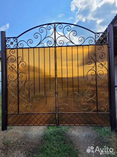 Заборы,навесы с элементами ковки