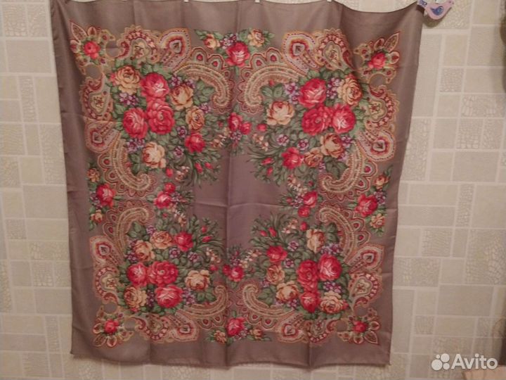 Платок яркий набивной рисунок для Масленицы