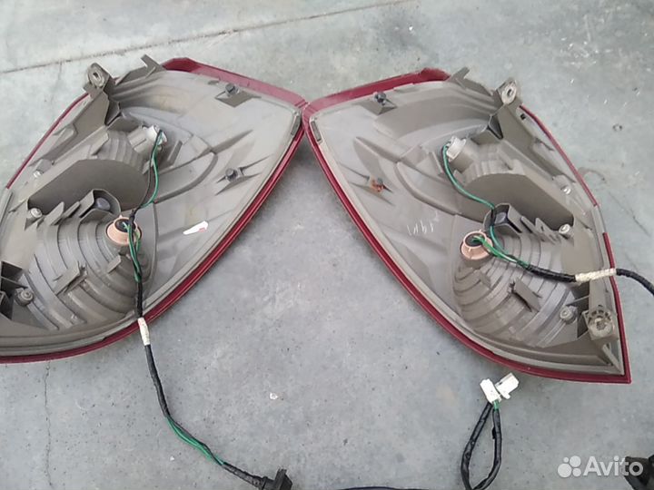 Фонари задние Subaru Outback