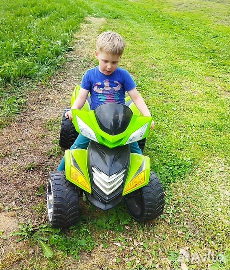 Детский квадроцикл на аккумуляторе