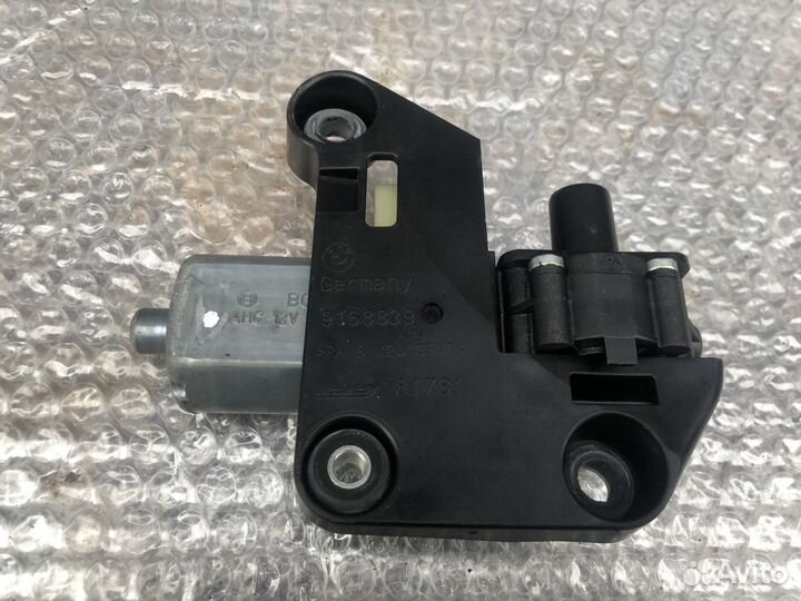 Моторчик шторки задней левый BMW 7 F01 F02 N63