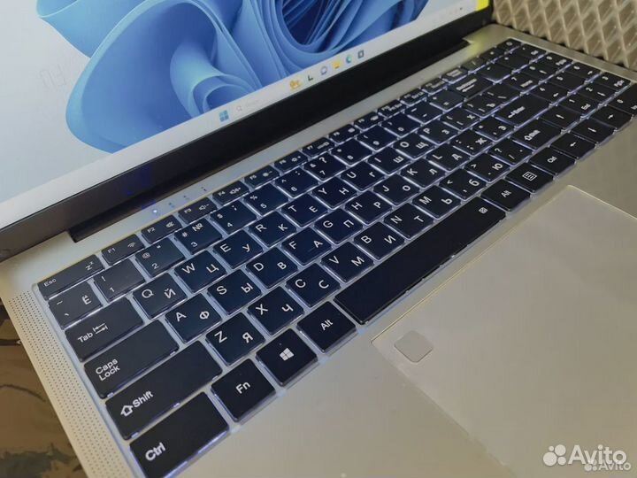 Новый Ноутбук OEM i7/8Gb/SSD240/UHD