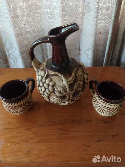 Глиняный кувшин для вина