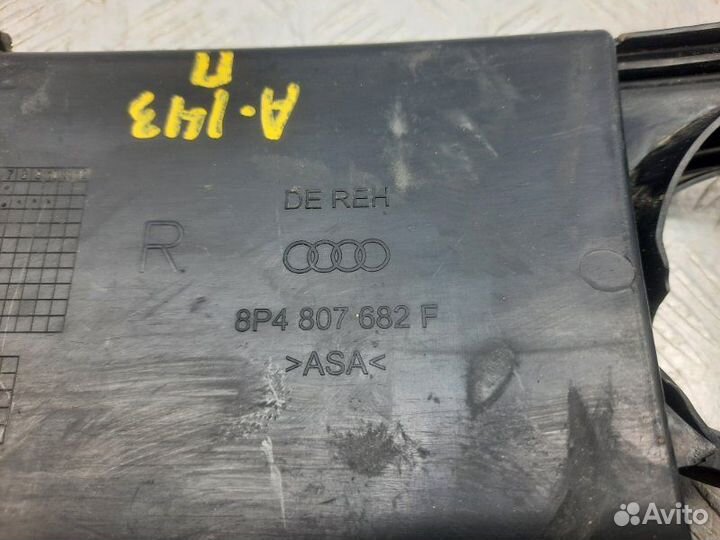 Рамка противотуманной фары правой Audi A3 8P 2.0