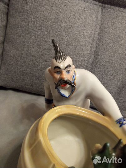 Статуэтка казак держатель для бутылки