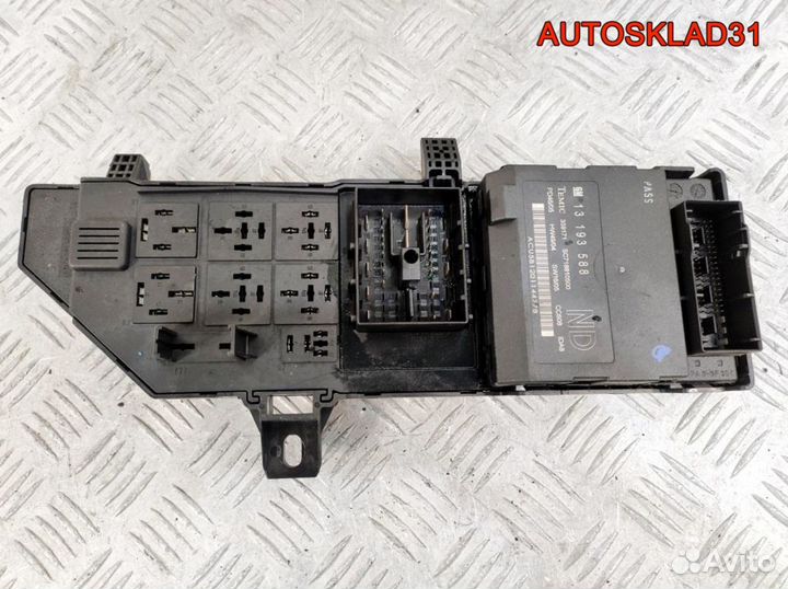 Блок предохранителей Opel Vectra C 13223679