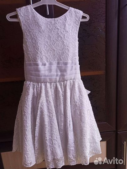 Платья праздничные