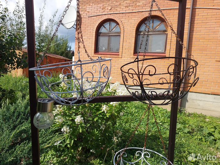 Подставка для цветов металлическая