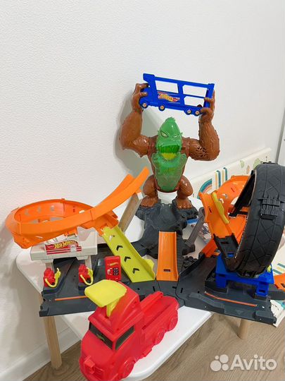 Hot Wheels Сити Атака бешеной гориллы
