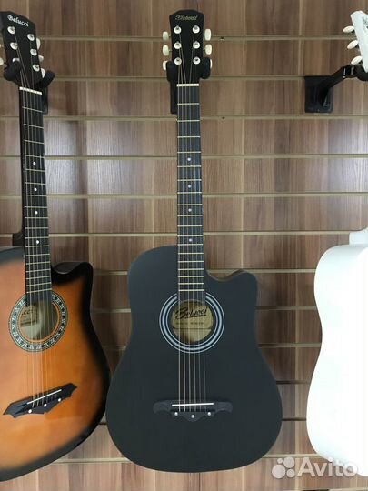 Акустическая гитара матового цвета