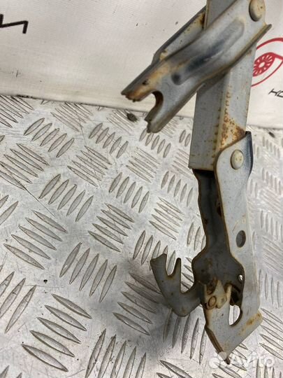 Б/У петля крышки багажника задний правый Chevrolet