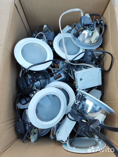 Светильник потолочный встраиваемый бу