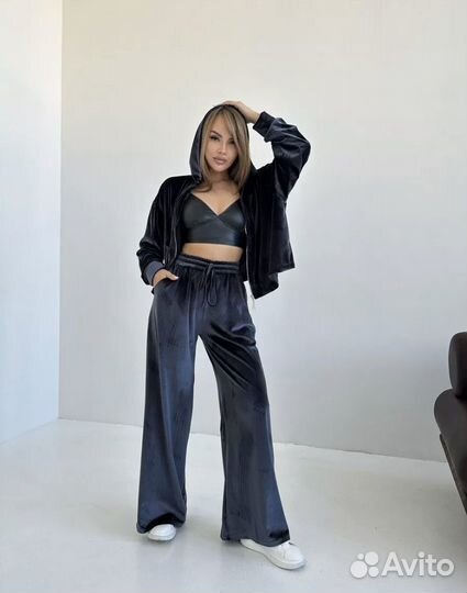 Спортивный костюм женский