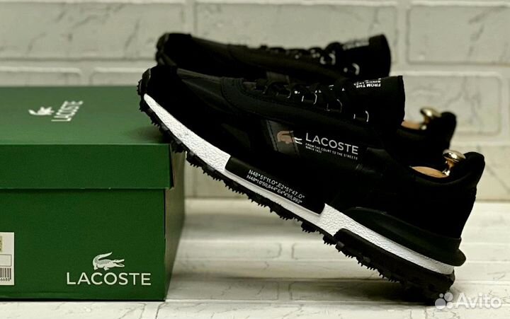 Кроссовки Lacoste эргономичные