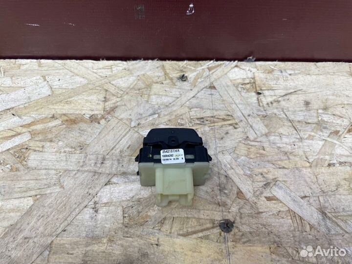 Кнопка стеклоподъемника Renault Logan