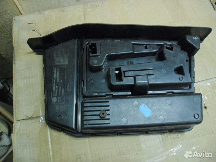 BMW 3 (F30) Крепление инструментов 2011-2018 год