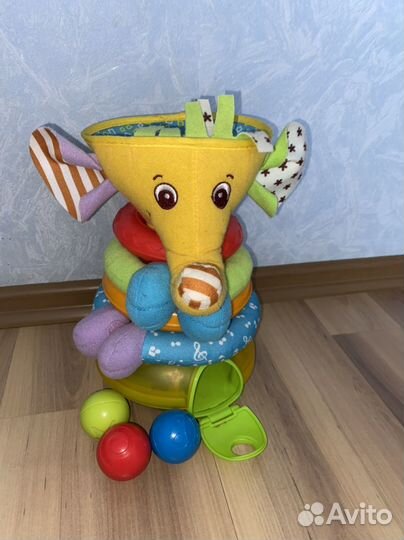 Слоник-пирамидка tiny love