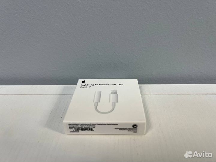 Оригинальный Apple Lightning to Headphone Jack