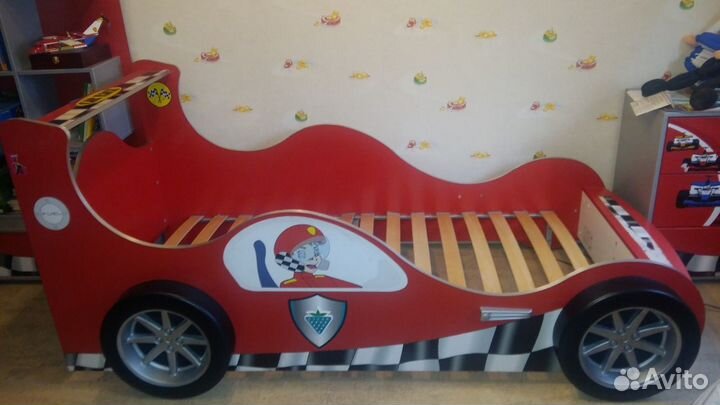 Детская кровать-машина