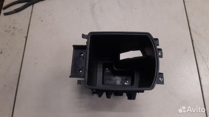 Ниша подлокотника Hyundai Solaris