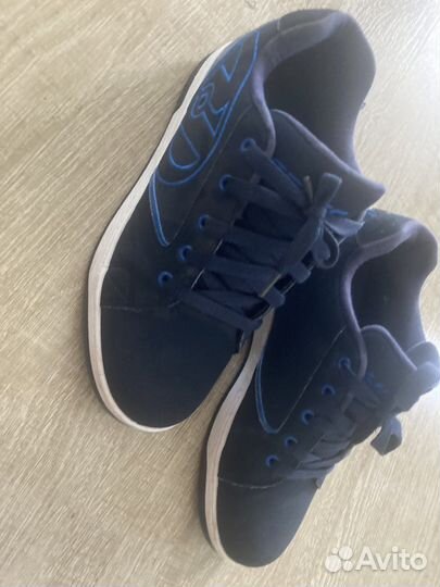Кроссовки на роликах heelys