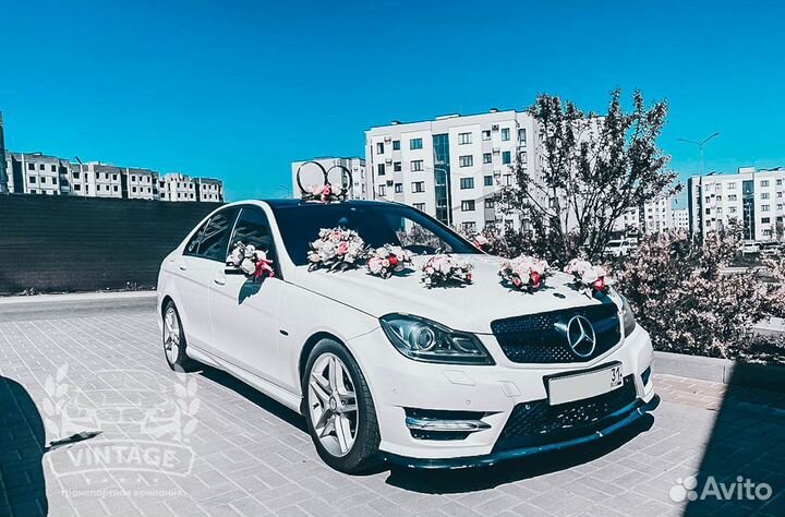 Прокат свадебных украшений. Украшения на машину