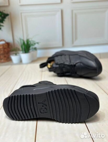 Новый Кроссовки Adidas Y3