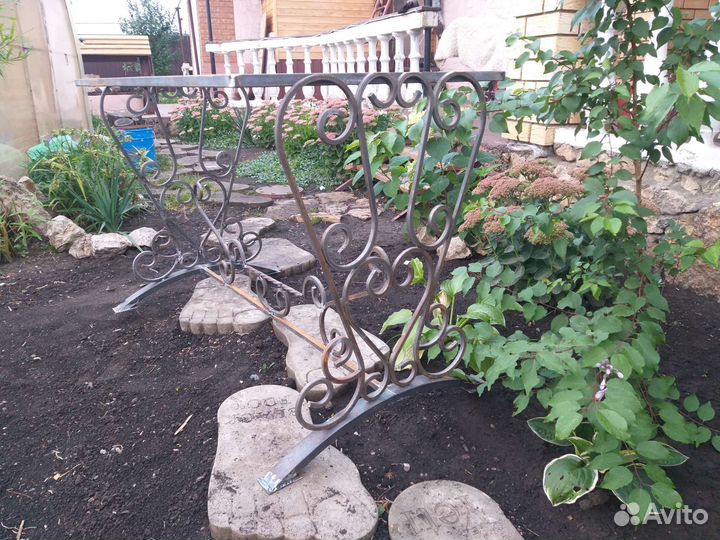 Кованный стол