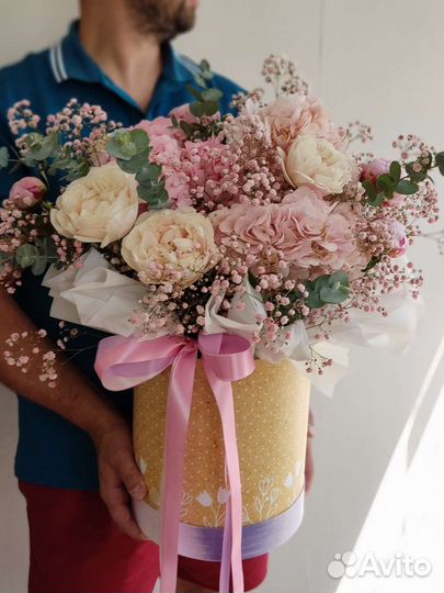 Коробка с гортензиями и гипсофилой