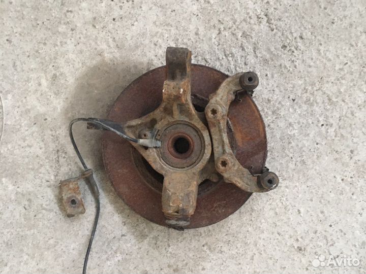 Поворотный кулак Peugeot 307 (2905)