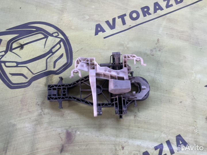 Ручка сдвижной двери наружная правая Vw T5