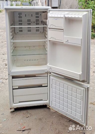 Холодильник Бирюса