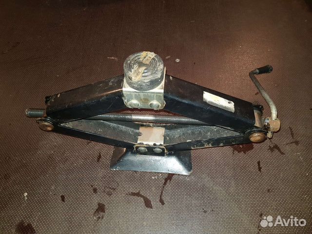 Домкрат механический винтовой