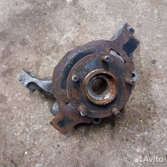 Кулак передний правый Nissan Murano Z51 2008