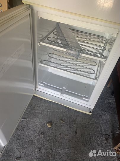 Холодильник двухкамерный бу snaige