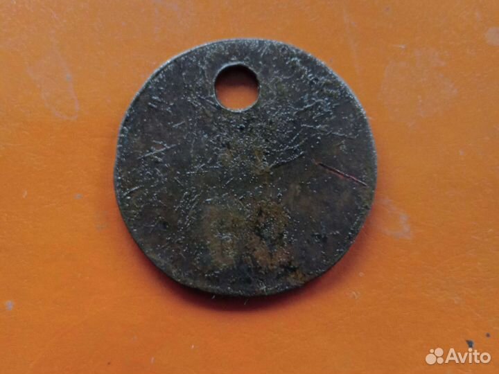 Жетоны номерные. Кокарды. Эмблемы