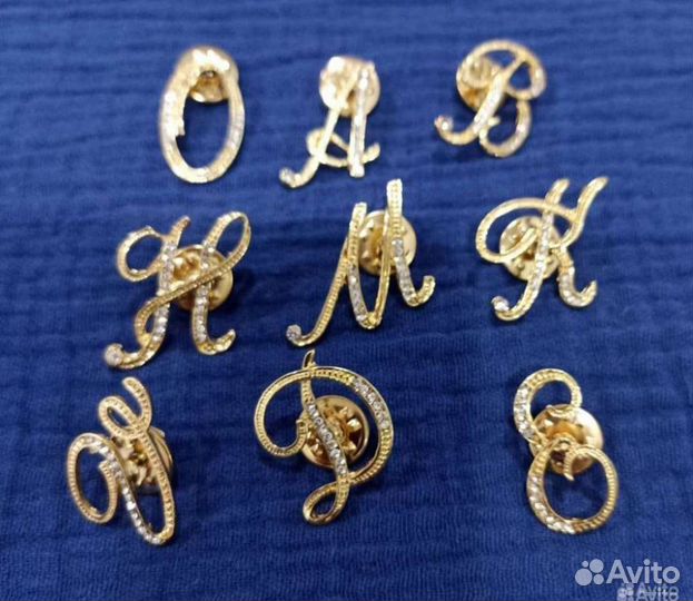 Броши много разные