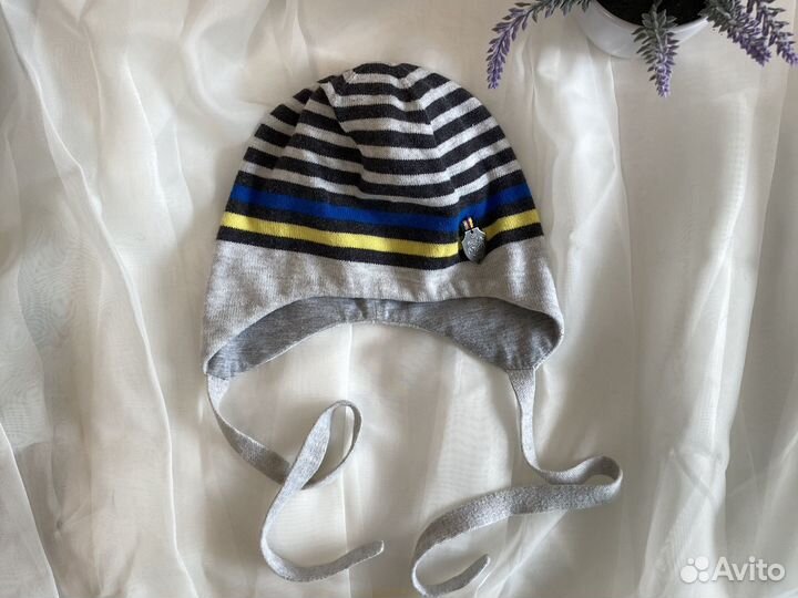 Шапка на завязках демисезонная для мальчика