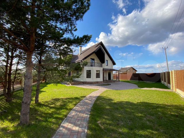 Коттедж 207 м² на участке 15 сот.