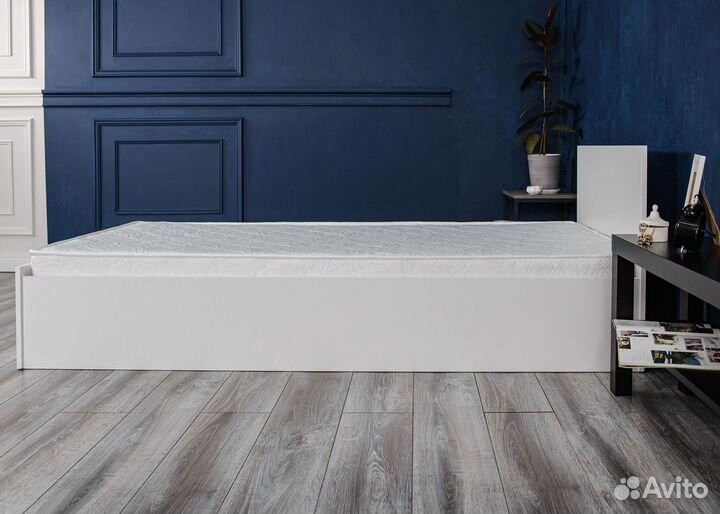 Кровать с матрасом