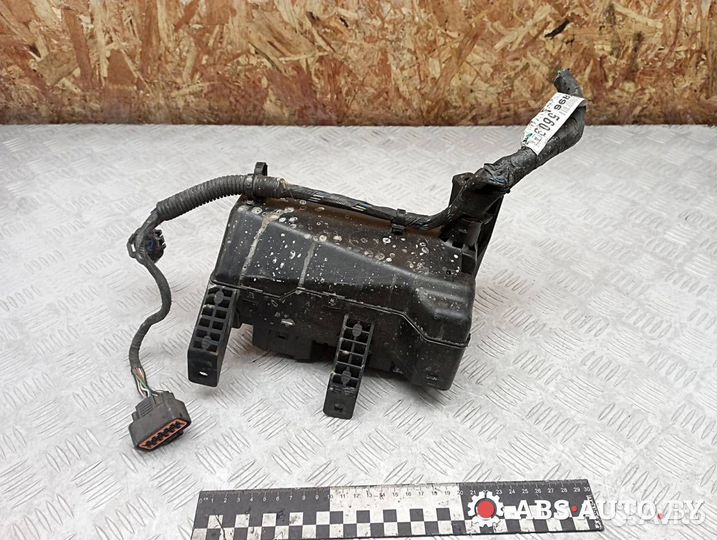 Блок реле и предохранителей Mitsubishi Pajero 3