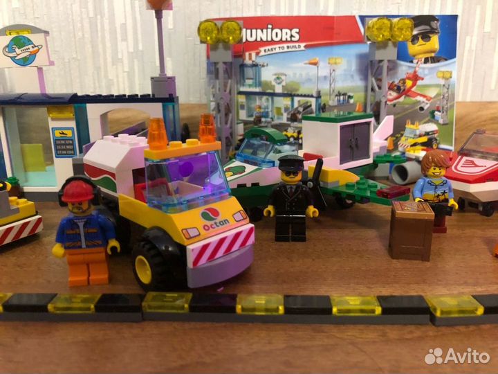 Лего 10764 Городской аэропорт +самолёты и вертолёт