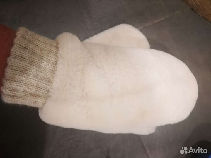 Варежки женские