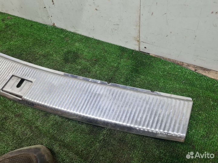 Накладка замка багажника Volkswagen Touareg 7L