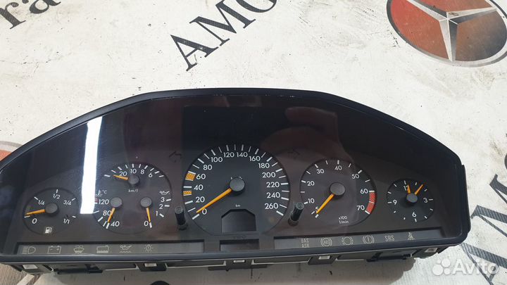 Приборная панель на Mercedes-Benz W140