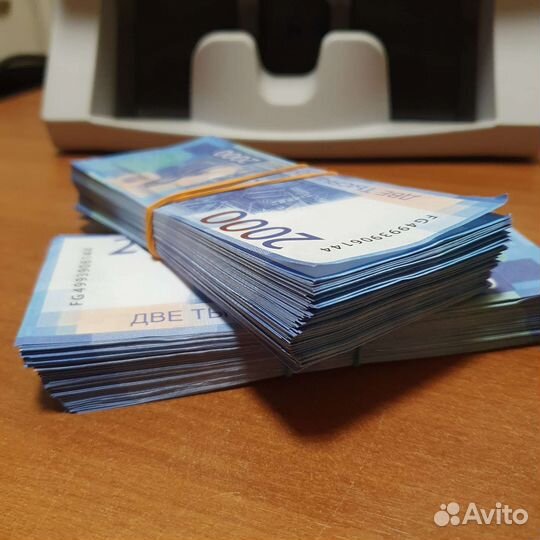1 Пачка купюр номиналом 2000 дублей