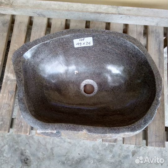 Раковина из речного камня